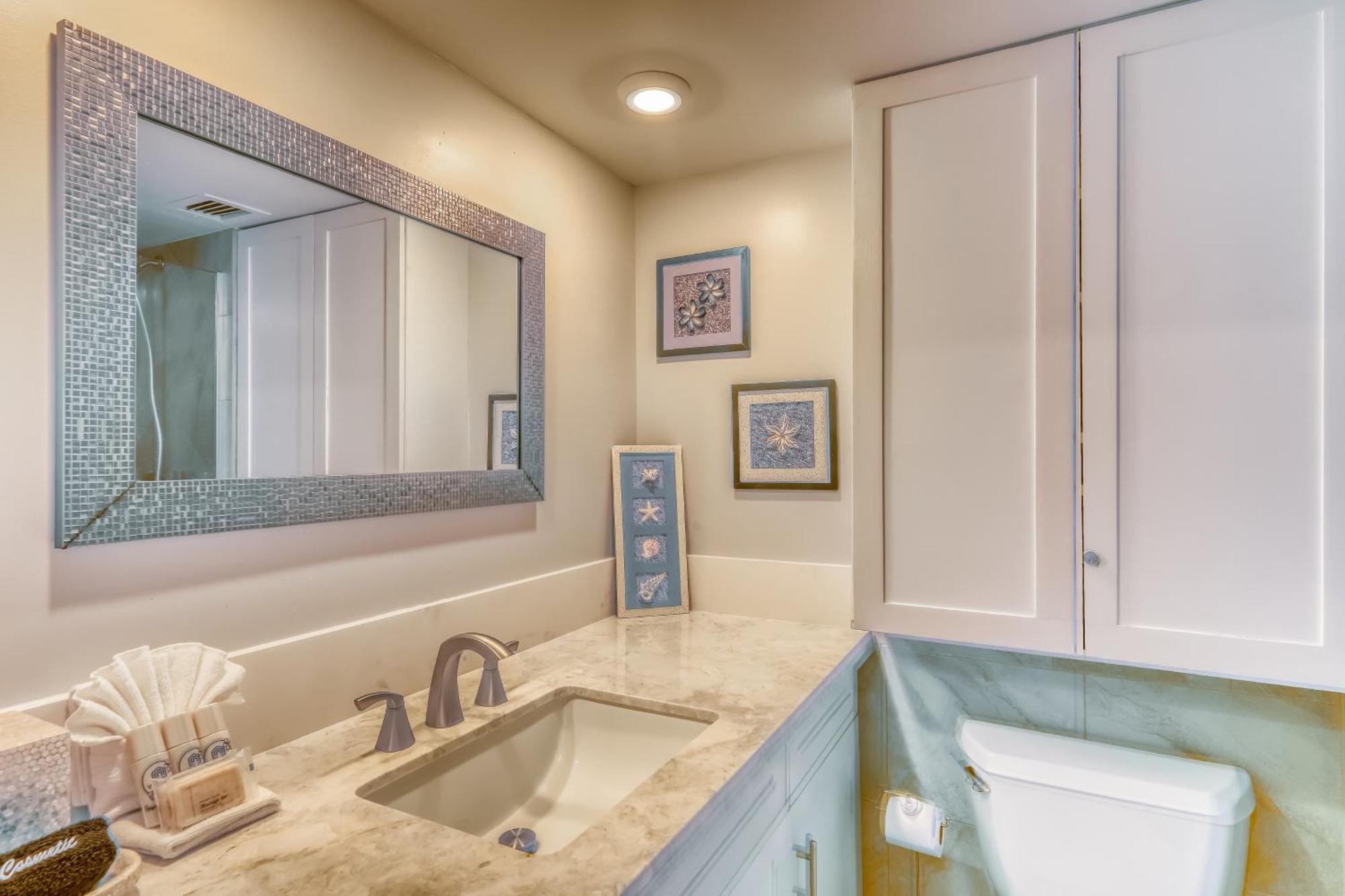 Kahana Reef Oceanfront Condos Room photo